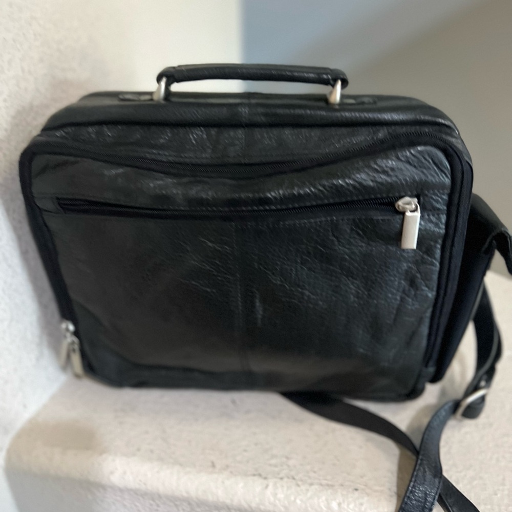 VNTG Wilson Black Leather Travel Messenger Bag Camera Bag Multiple Compartments - Picture 5 of 10